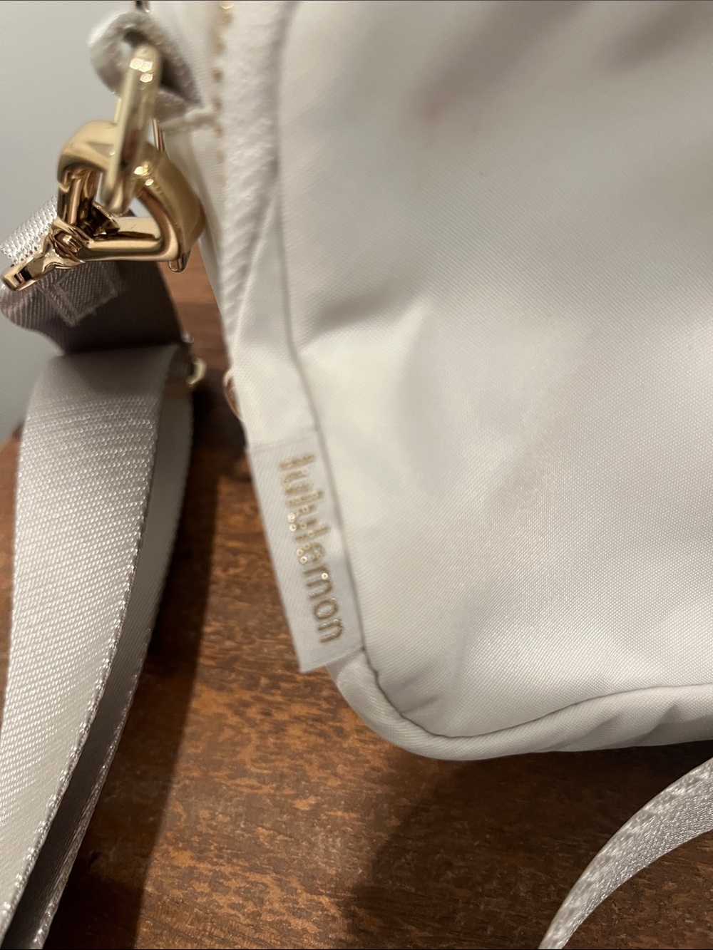 🖤 Lululemon | 2 L | Cream/White/Opal Crossbody Bag with Adjustable Strap - Picture 2 of 6